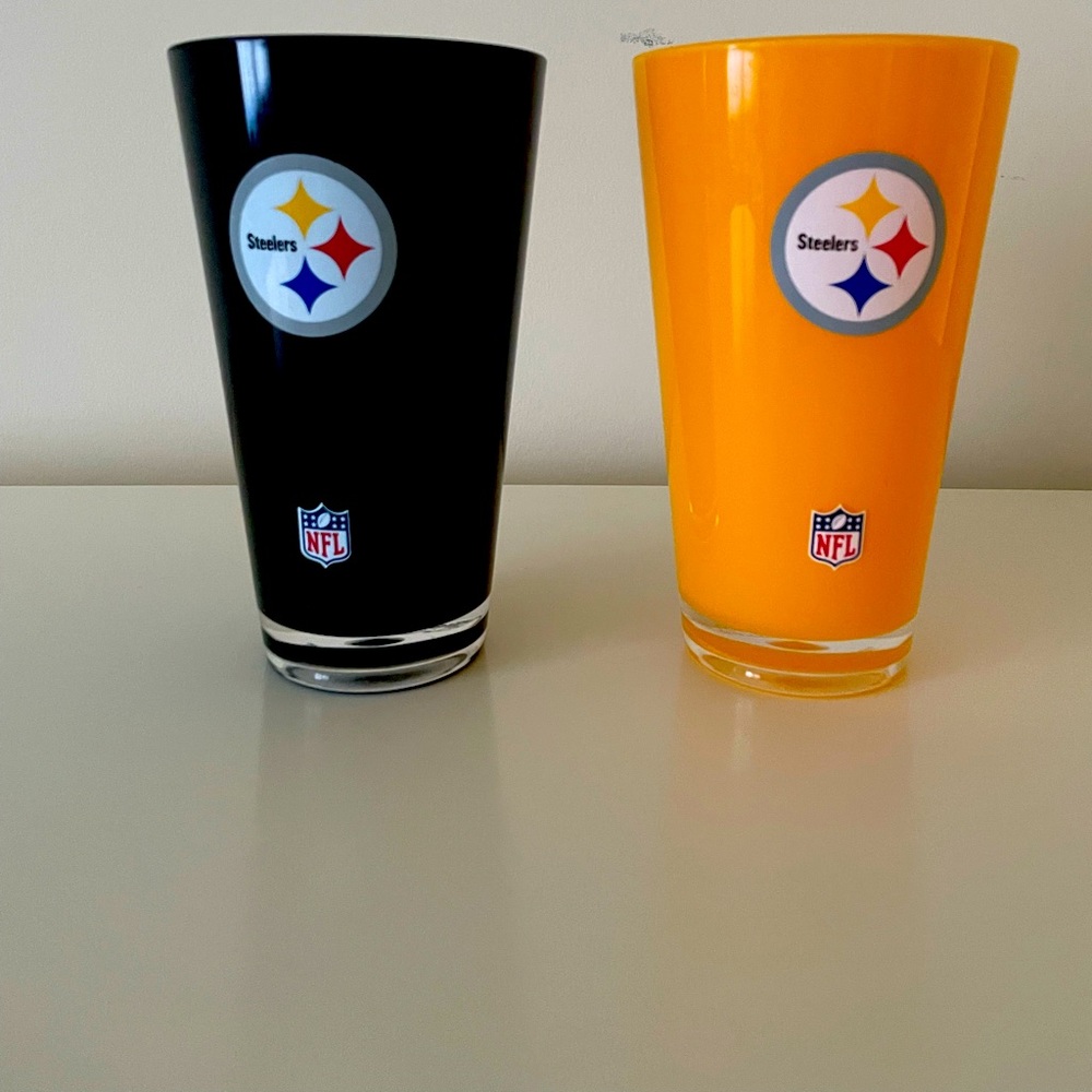 Pittsburg Steelers 20 oz tumblers like new. Acrylic BPA free.  Set of 2